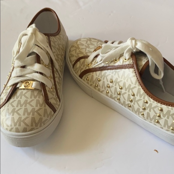 Michael Kors shoes - Picture 2 of 15